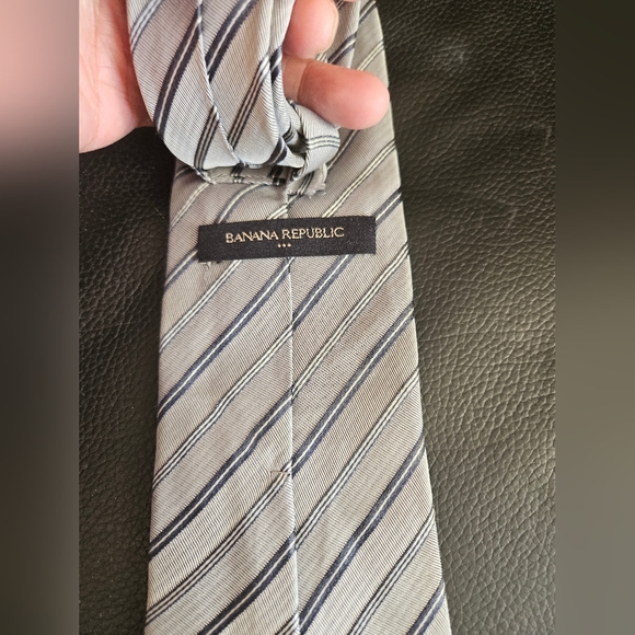 Banana Republic grey silk tie - Picture 2 of 4